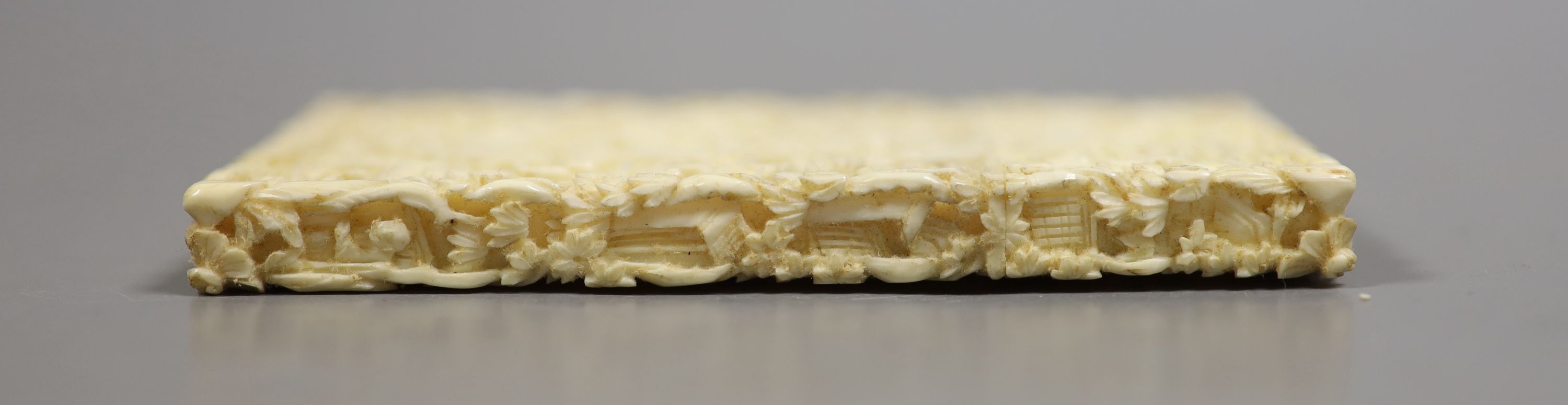 A Chinese Cantonese carved ivory card case, 10.8 cm